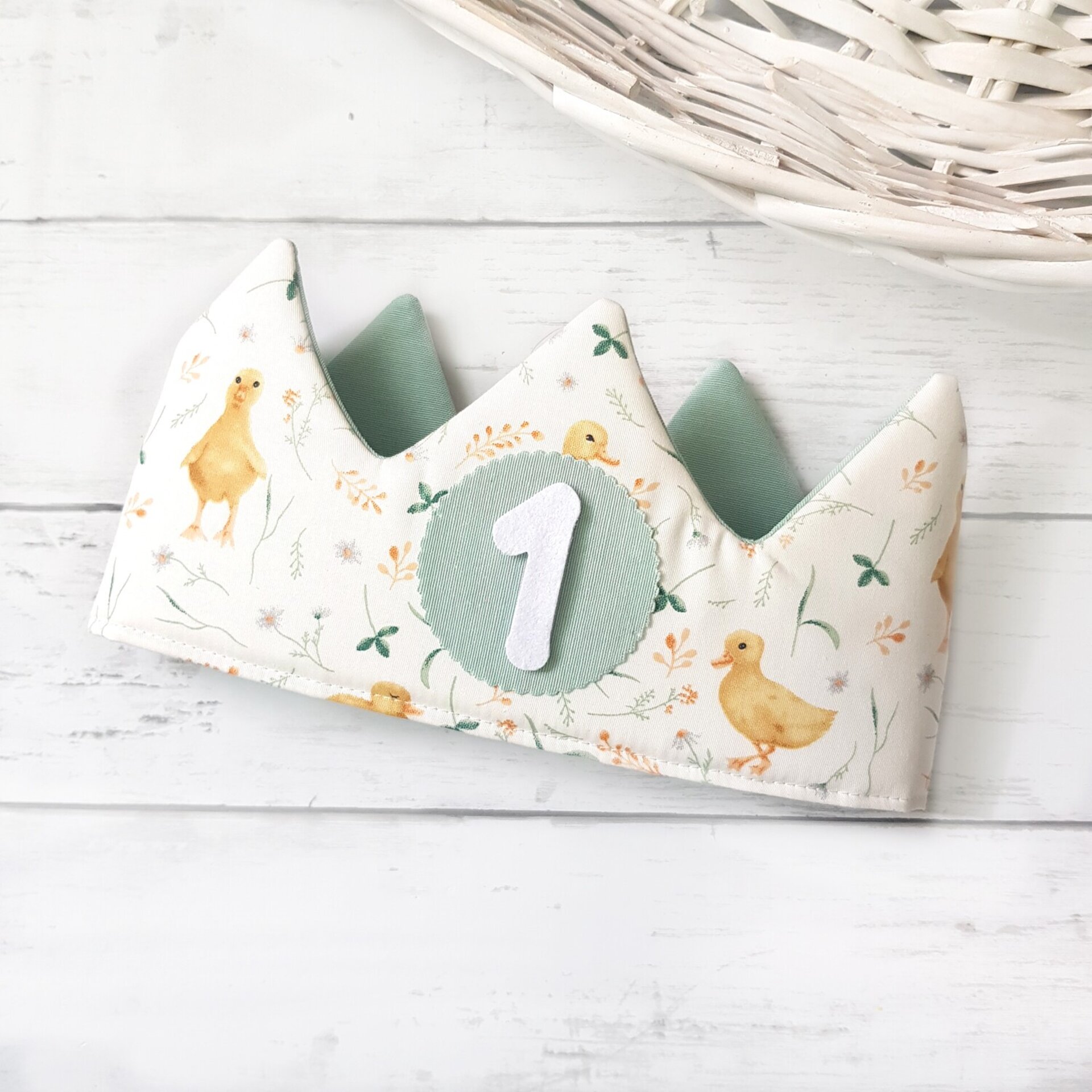 DISEÑA corona de cumpleaños, varias telas - 3