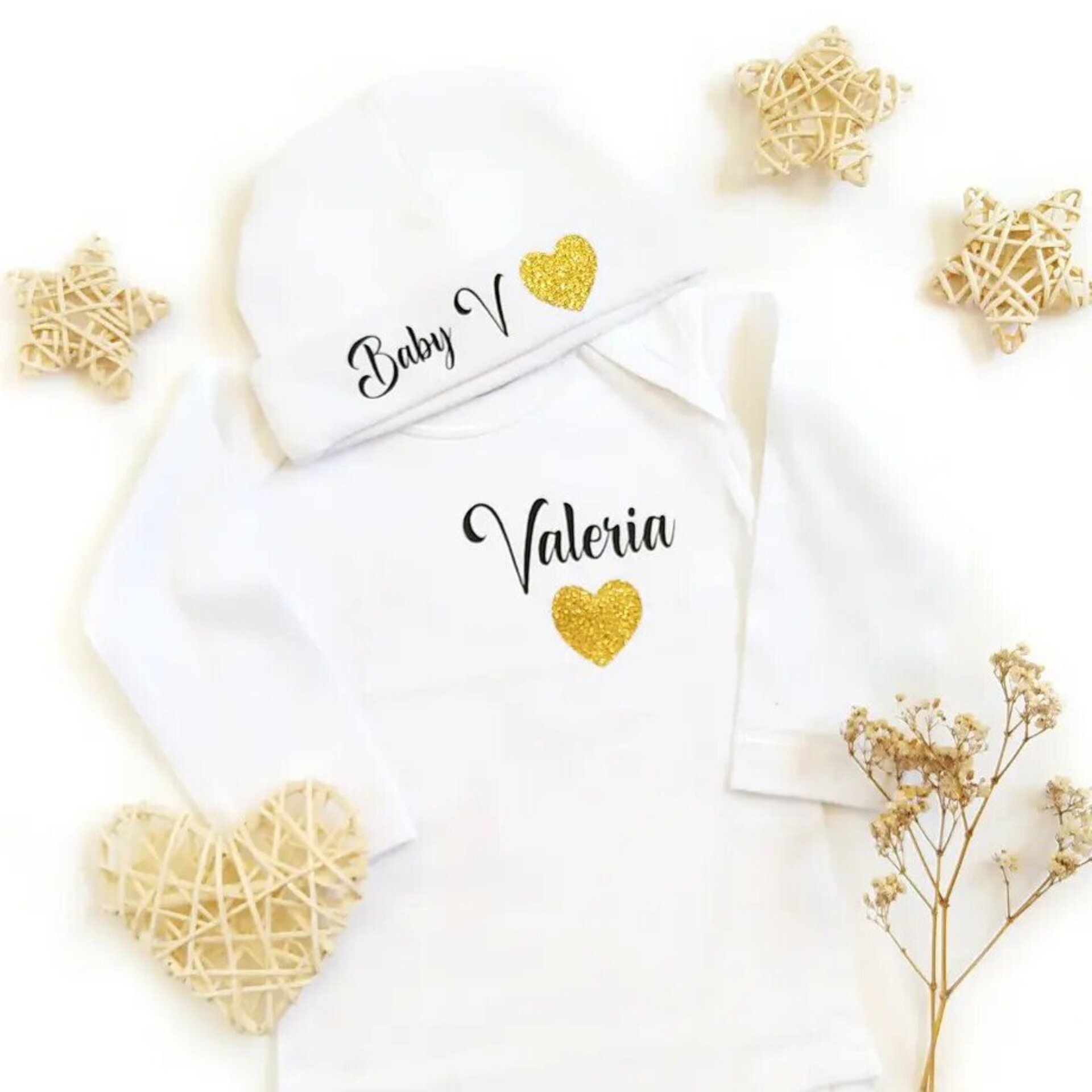 Conjunto body y gorrito personalizados con el nombre - 2
