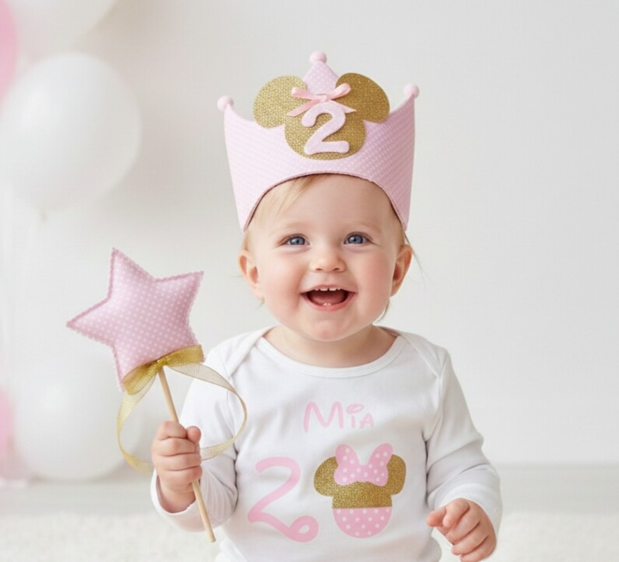 Conjunto cumpleaños corona y camiseta Minnie con dorado - 1