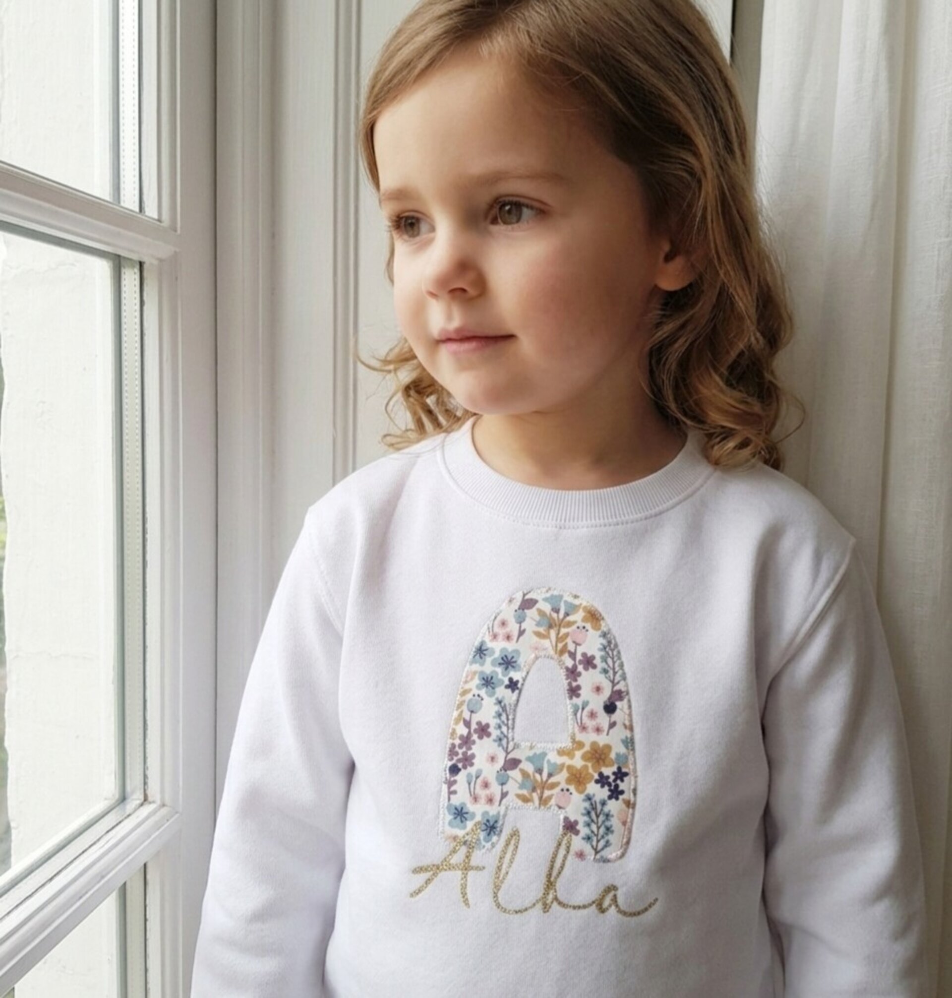 Sudadera niña personalizada con la inicial y nombre - 2