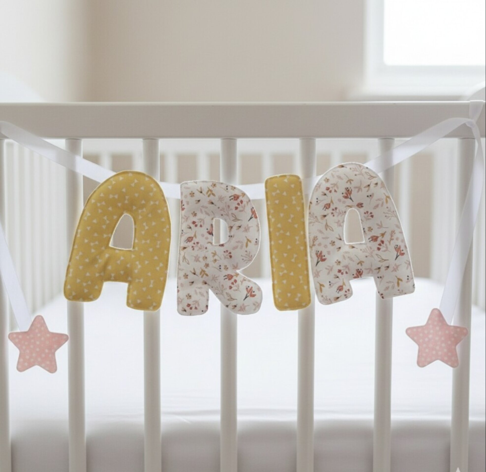 Guirnalda personalizada nombre bebé flores y lunarea - 1