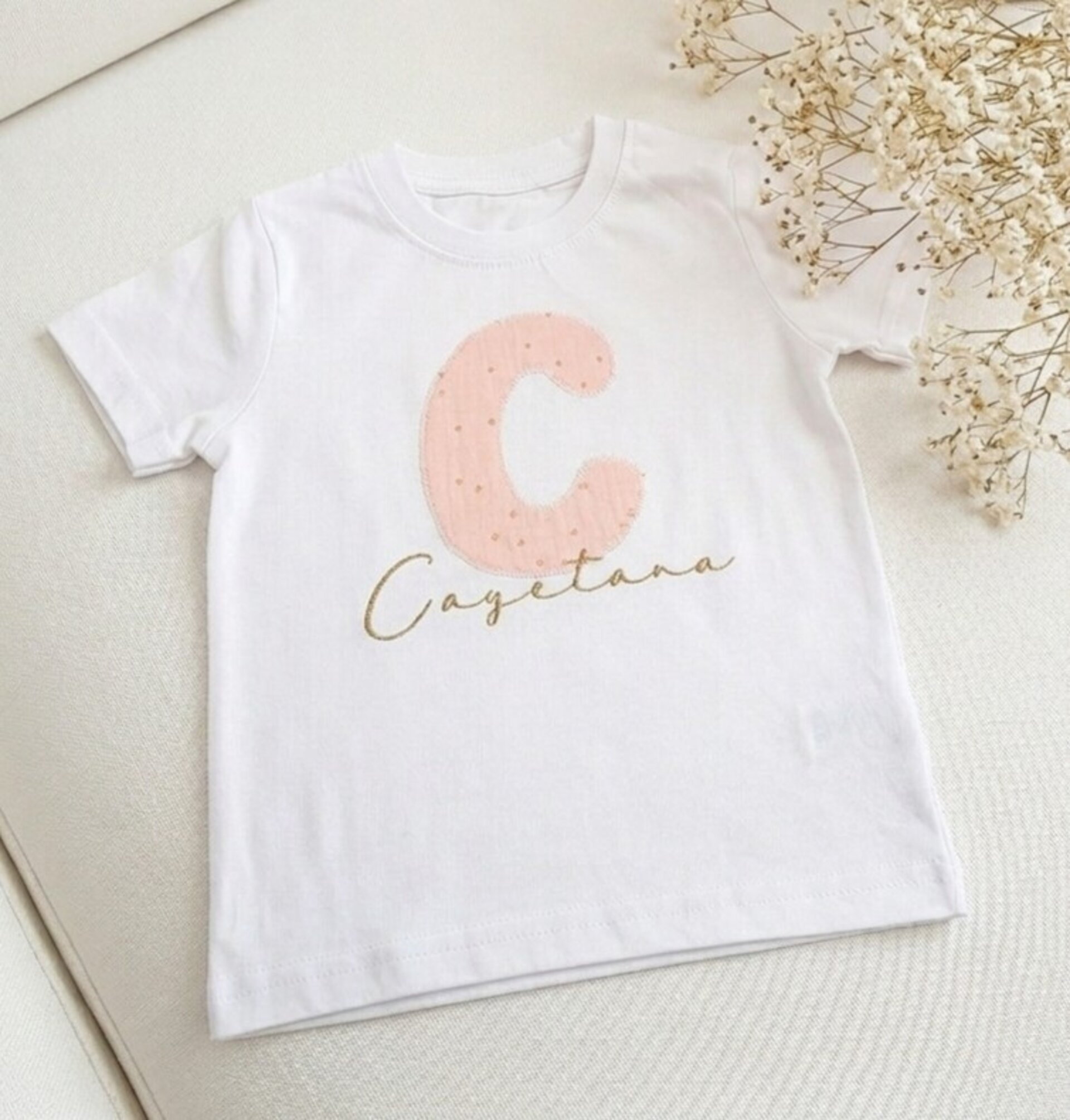 Camiseta personalizada con la inicial y el nombre, varios colores - 1