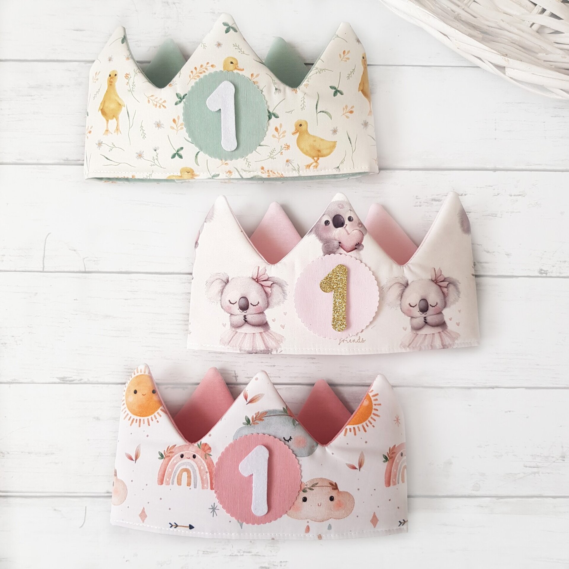 DISEÑA corona de cumpleaños, varias telas - 7