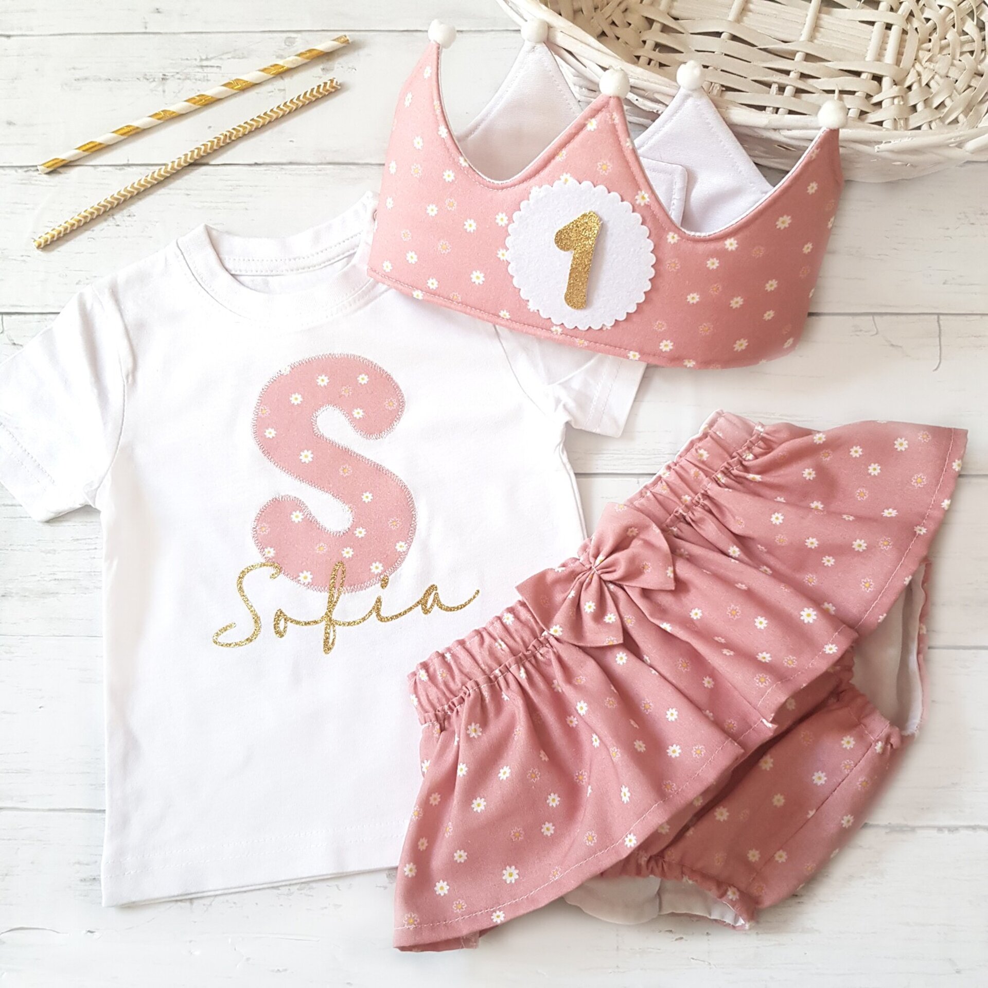 Conjunto corona de cumpleaños, cubrepañal y camiseta  Margaritas - 1