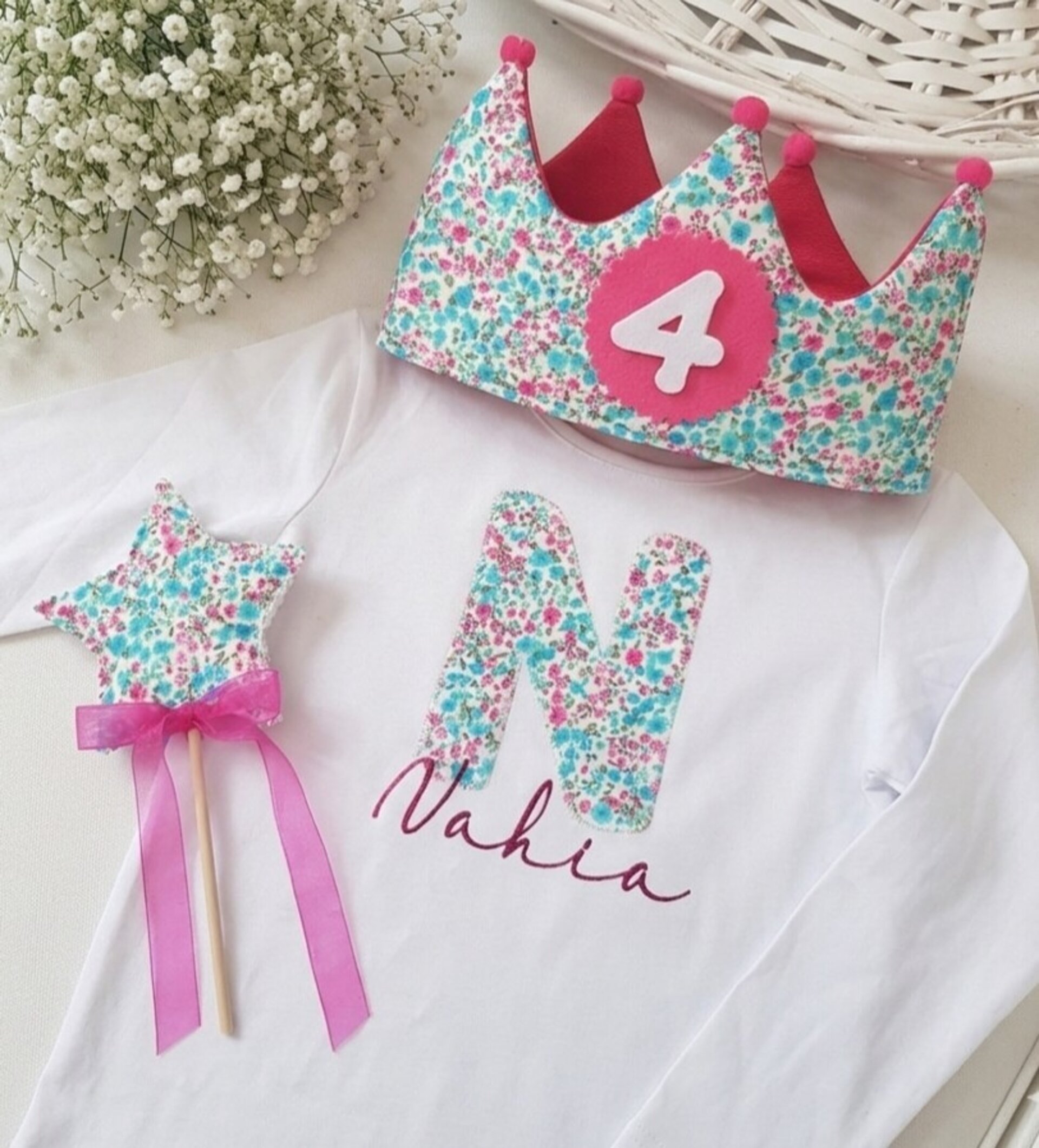 Conjunto cumpleaños corona y camiseta Flores turquesa y fucsia - 1