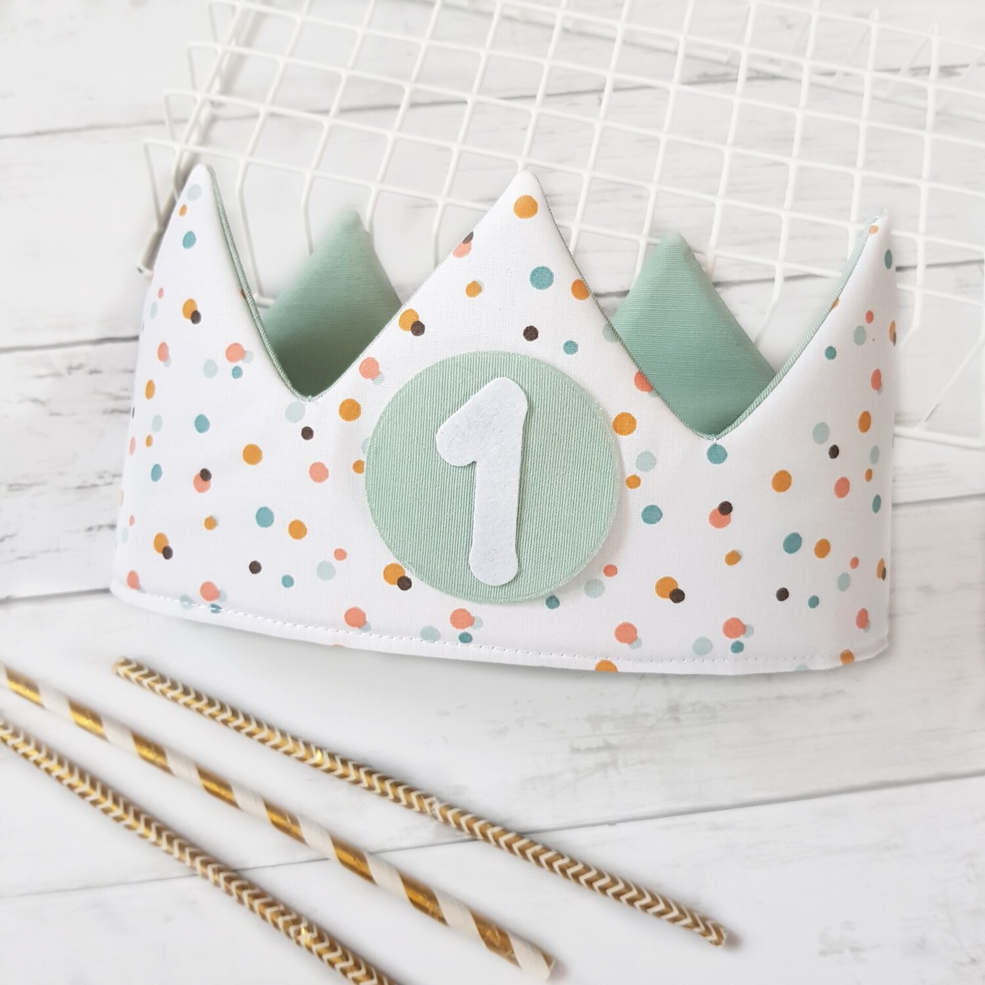 DISEÑA corona de cumpleaños, varias telas - 5