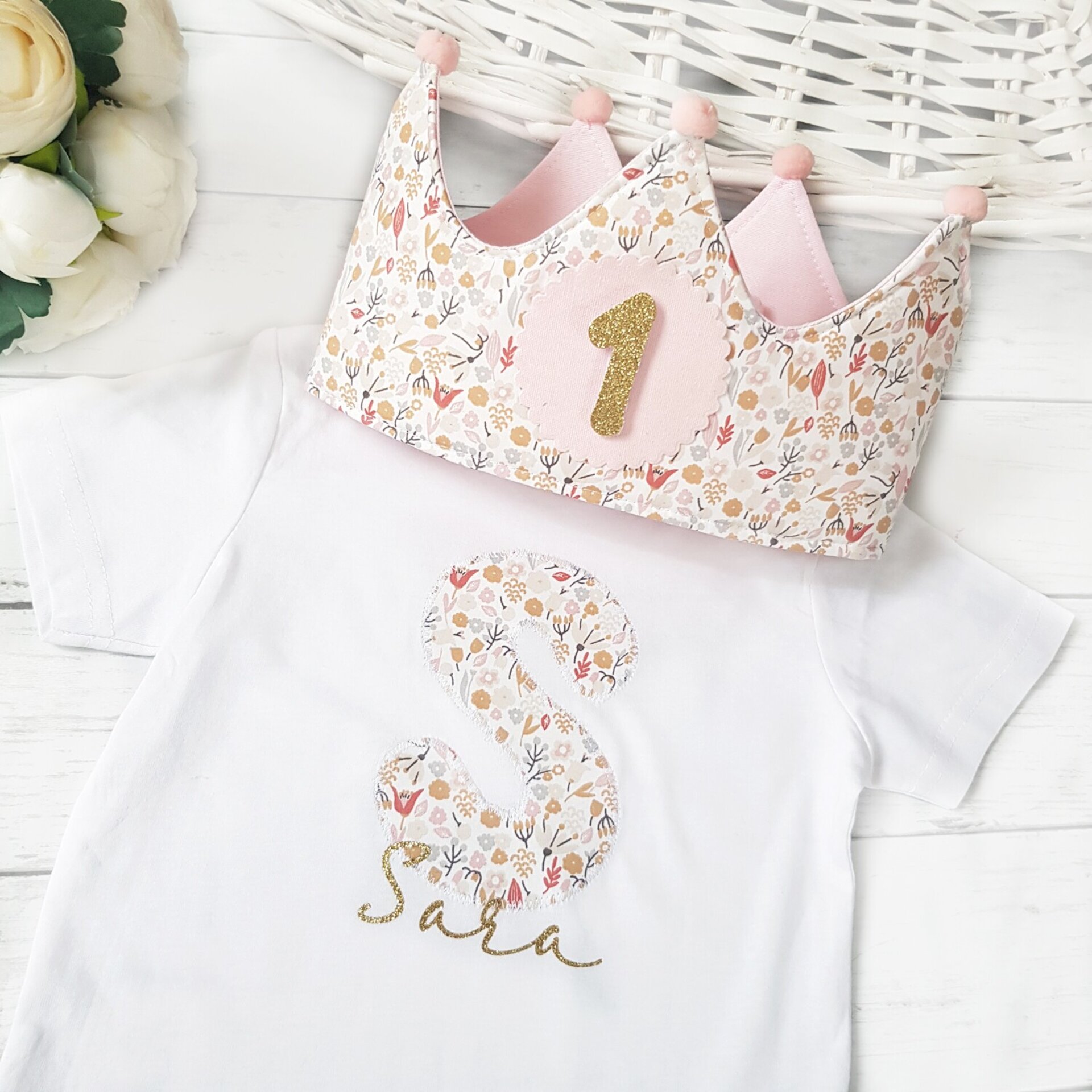 Conjunto cumpleaños corona y camiseta Flores  pastel - 1
