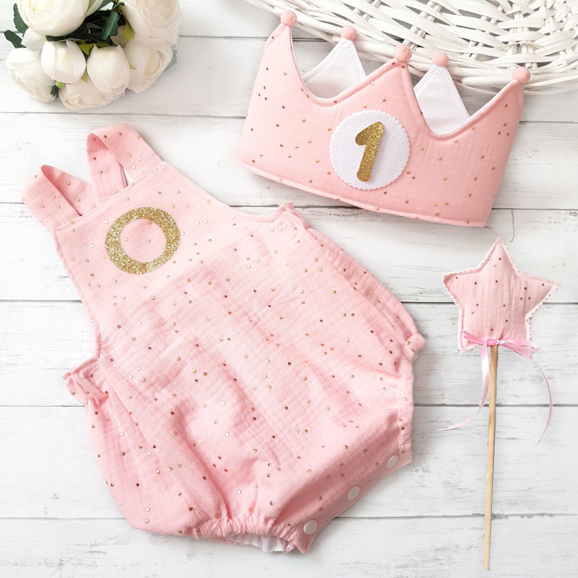 Conjunto cumpleaños corona y peto muselina rosa - 1