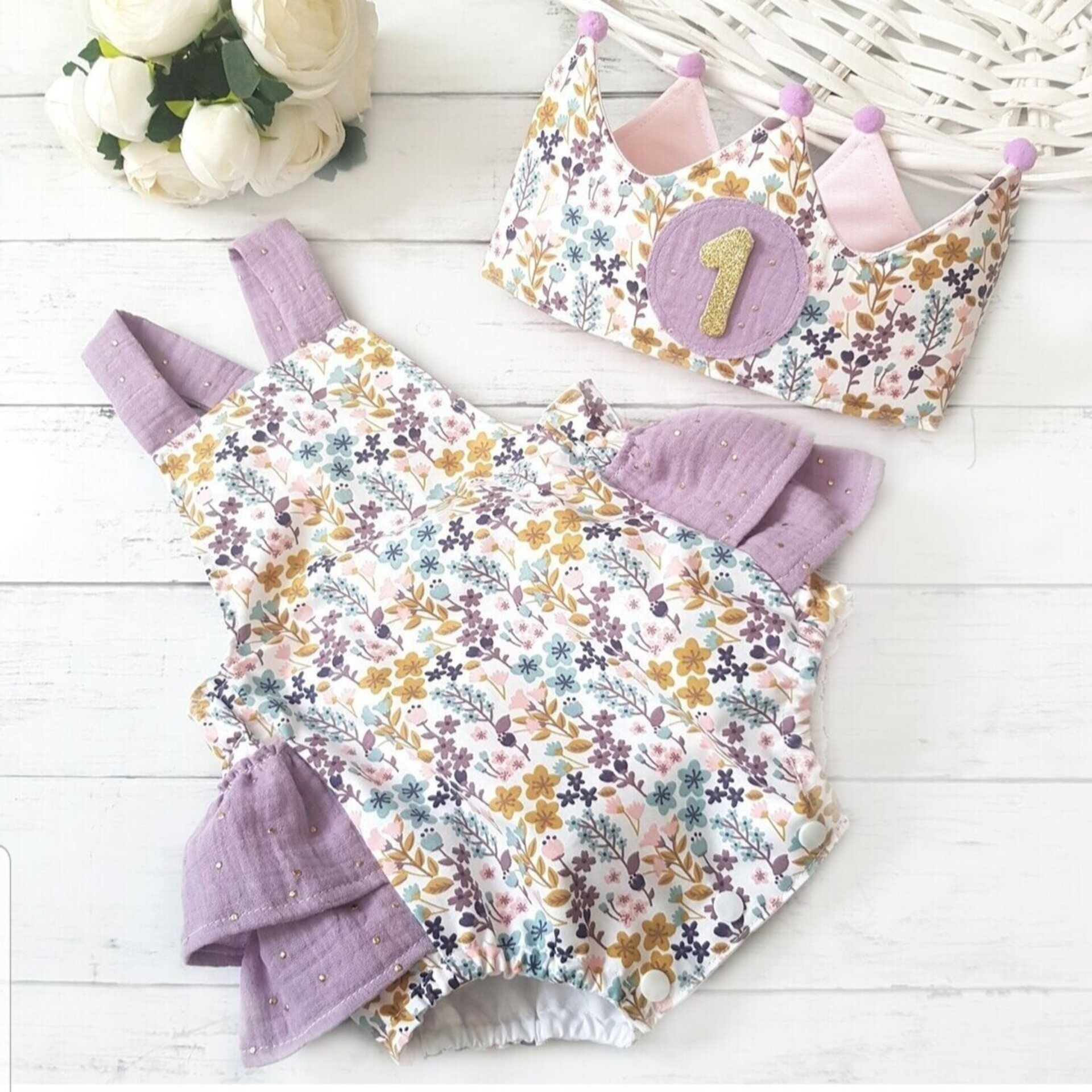 Conjunto corona cumpleaños y ranita Florecitas - 1