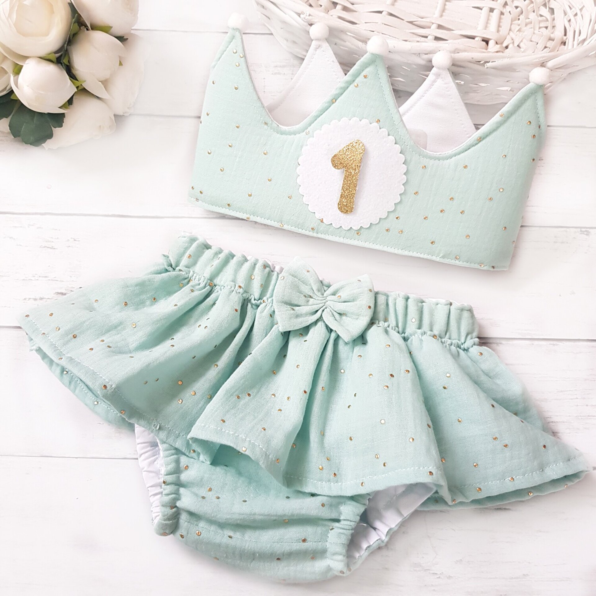 Conjunto corona de cumpleaños y cubrefaldita muselina mint - 1