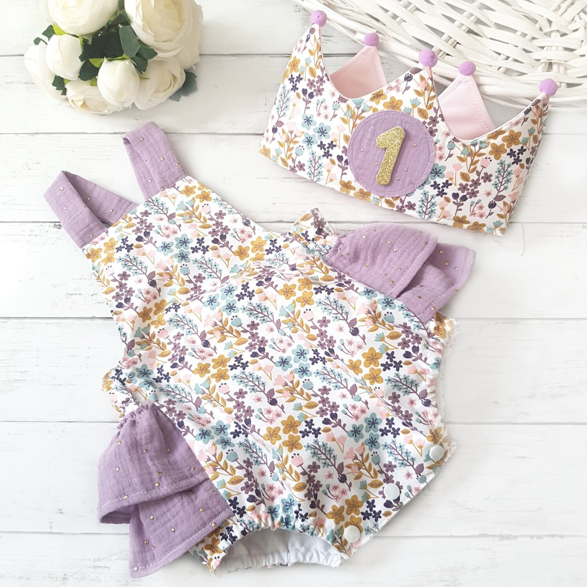 Conjunto corona cumpleaños y ranita Flores Liberty - 1