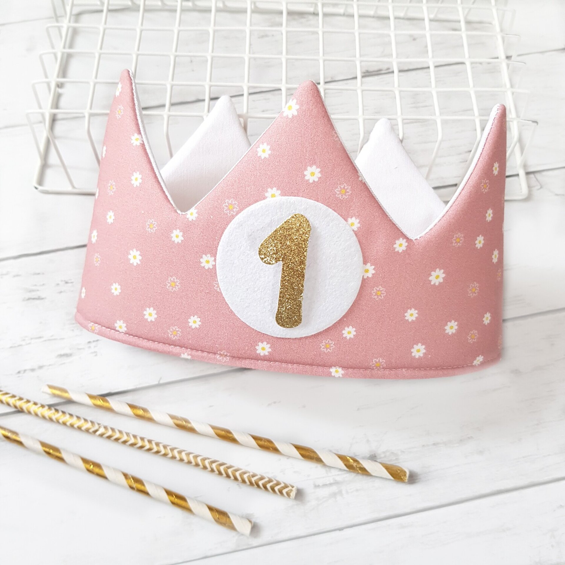 DISEÑA corona de cumpleaños, varias telas - 4