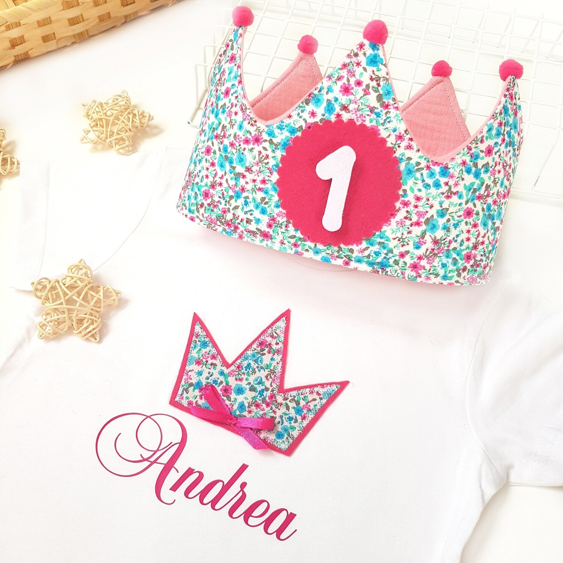 Conjunto cumpleaños corona y camiseta Flores turquesa y fucsia - 1