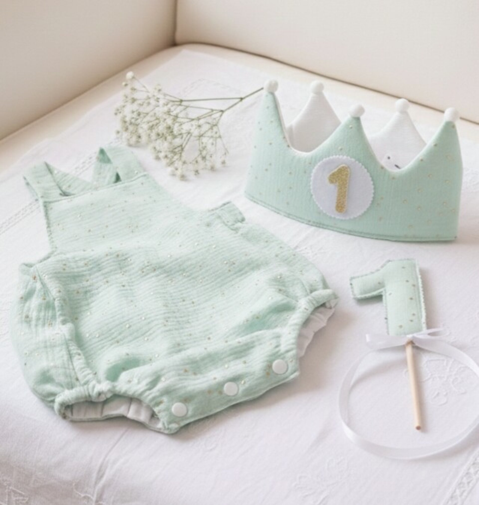 Conjunto cumpleaños corona y peto muselina mint - 1