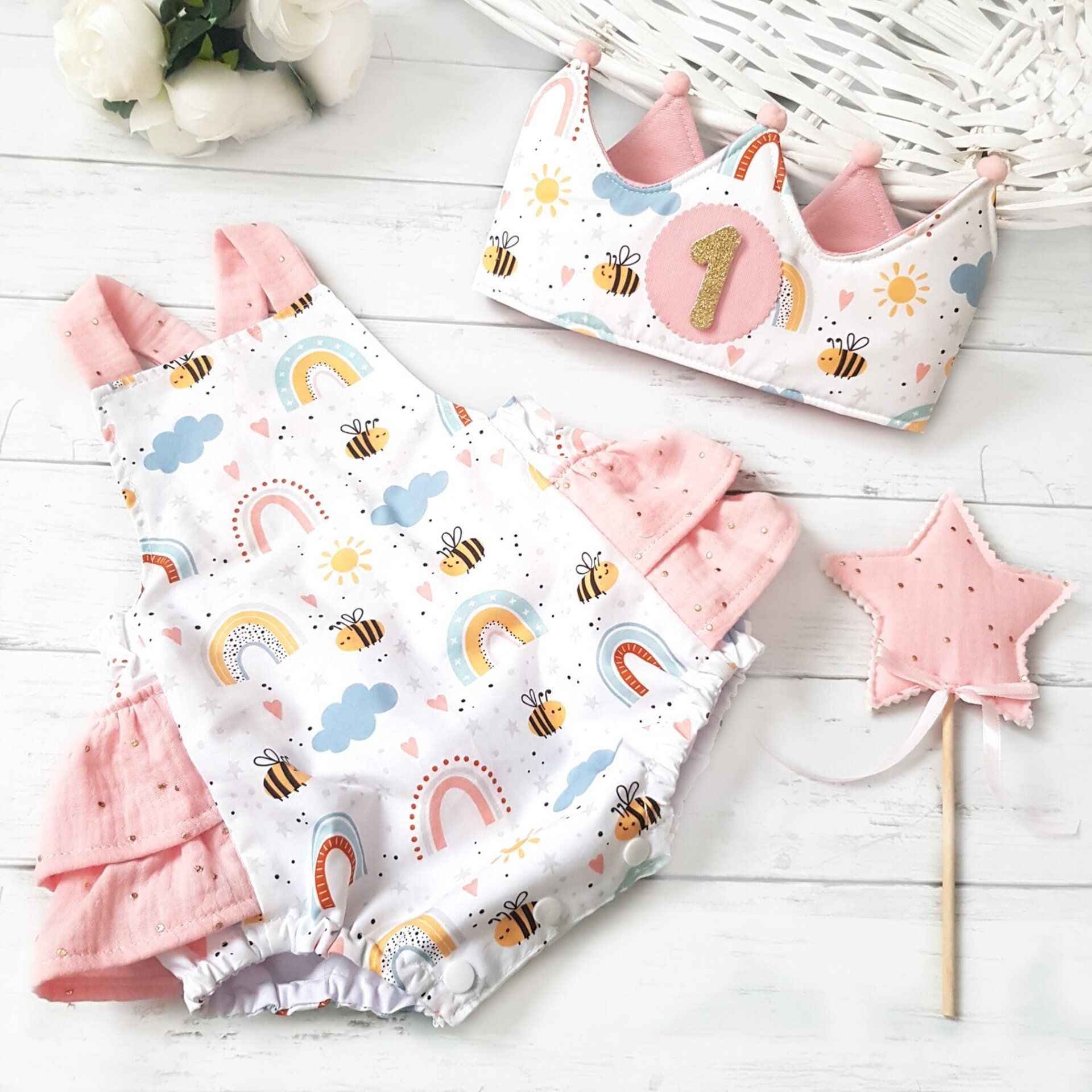 Conjunto cumpleaños corona y peto Arcoiris y abejas - 1