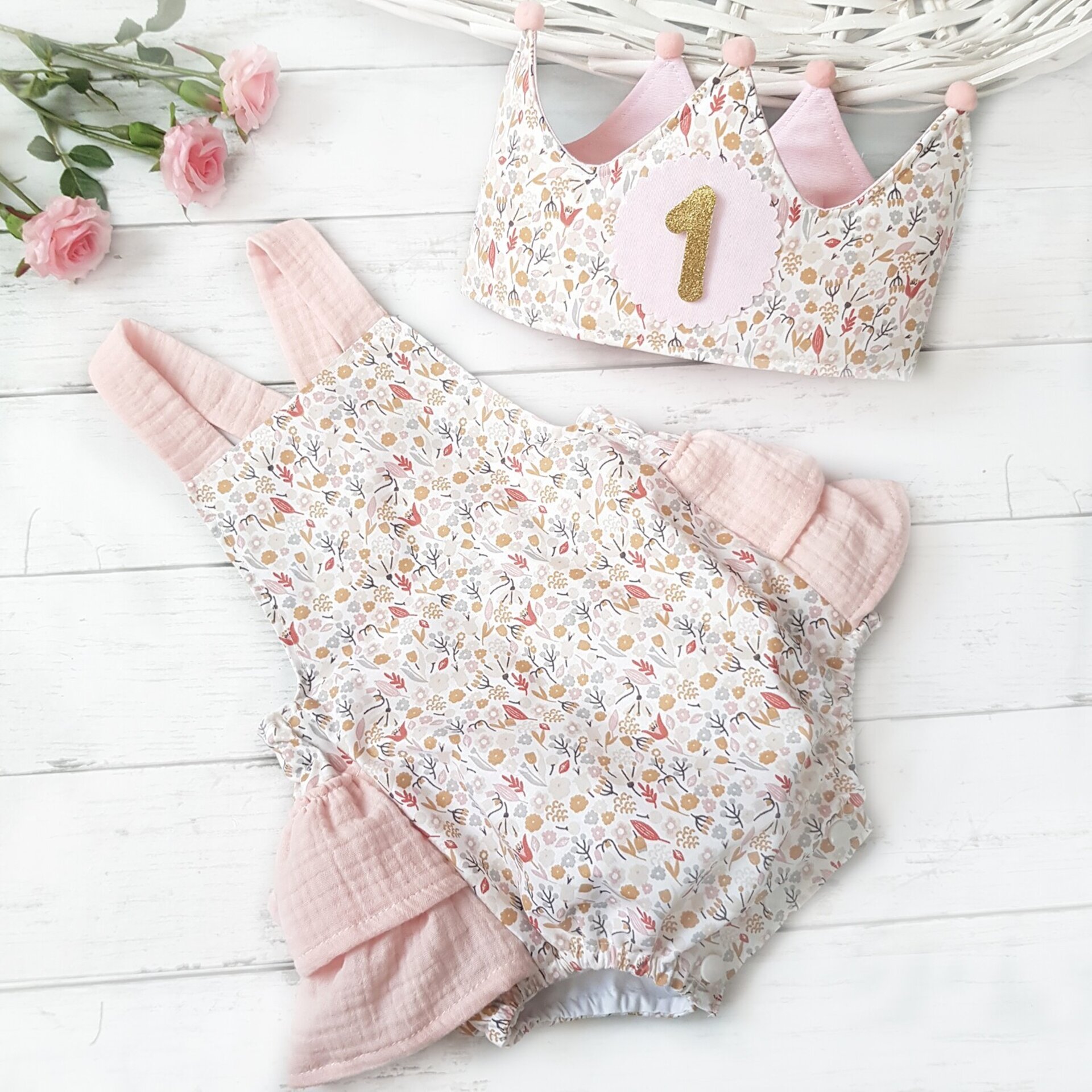 Conjunto corona cumpleaños y ranita Florecitas - 1